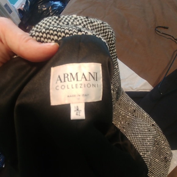 Armani blazer size 8 in EUC - Picture 3 of 6